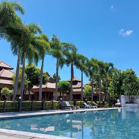 Ruenpruksa Resort Prachuap Khiri Khan Buitenkant foto