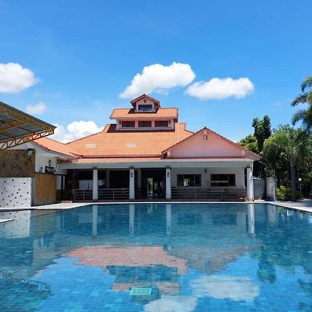 Ruenpruksa Resort Prachuap Khiri Khan Buitenkant foto