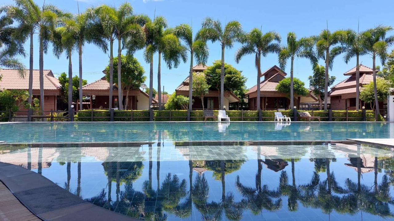 Ruenpruksa Resort Prachuap Khiri Khan Buitenkant foto