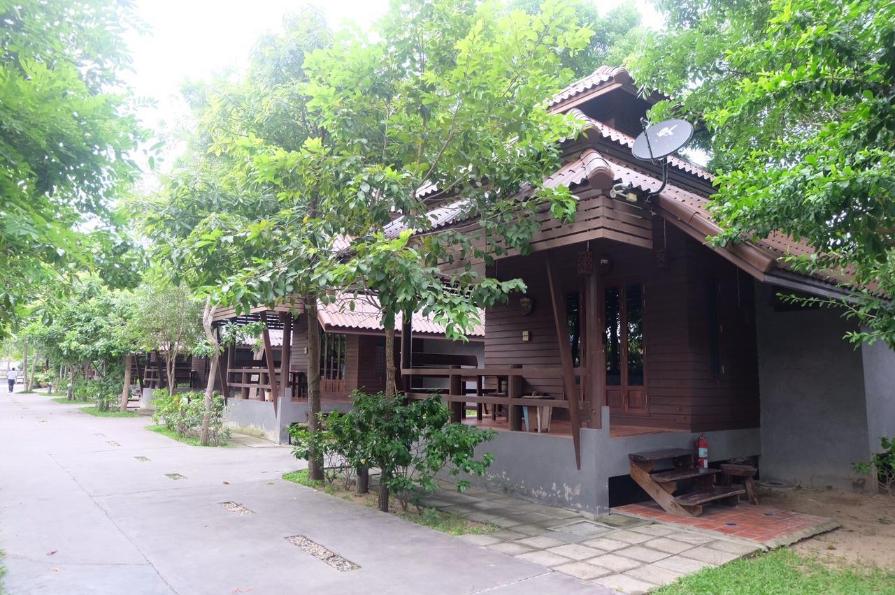 Ruenpruksa Resort Prachuap Khiri Khan Buitenkant foto